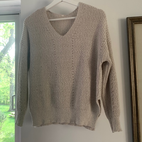 • White Knit Sweater • - Picture 2 of 7